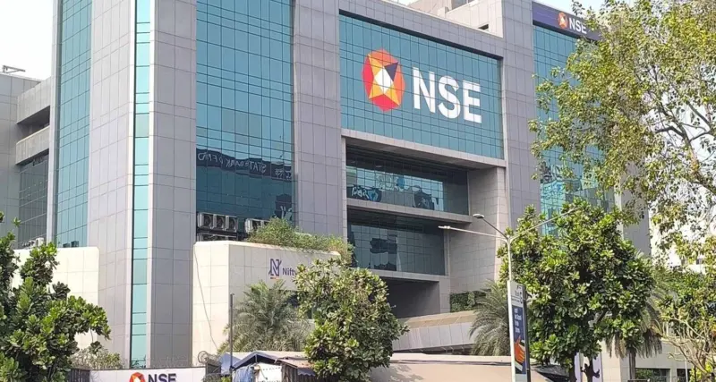 Sensex declines 670 pts, Nifty slips 211 pts in early trade