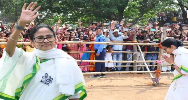 ভোটার তালিকা থেকে নাম বাদ দেওয়া নিয়ে রণংদেহি মমতা! বলাগড়ে দাঁড়িয়ে বড় যুদ্ধের ডা