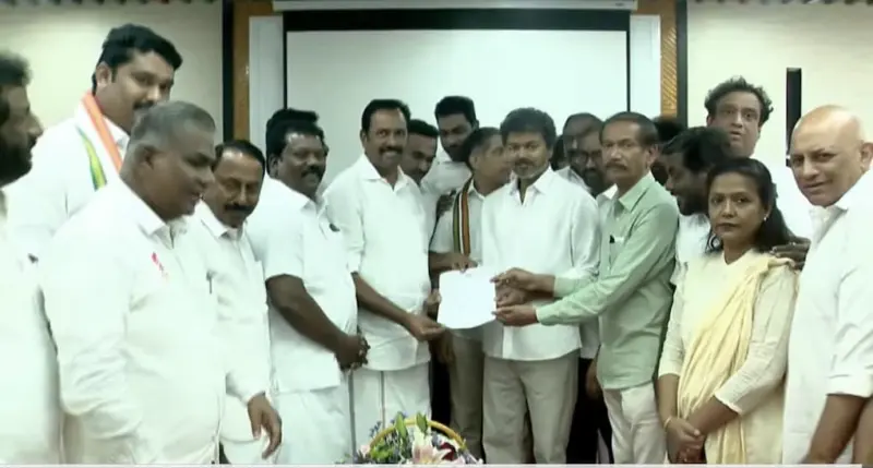 తమిళనాడు రాజకీయాల్లో హైడ్రామా: టీవీకే ప్రభుత్వ ఏర్పాటుకు వీసీకే మద్దతు కీలకం