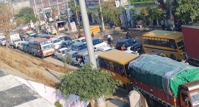 Sector 5 locals seek entry curbs, regulated parking to ease traffic