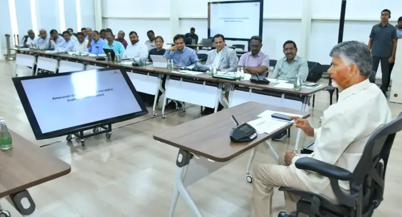 అమరావతి నిర్మాణ పనులపై సీఎం చంద్రబాబు సమీక్ష