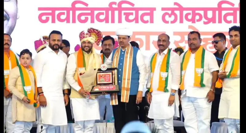 सोलापूरच्या विकासासाठी मुख्यमंत्र्यांनी दिल्या महापौरांना शुभेच्छा
