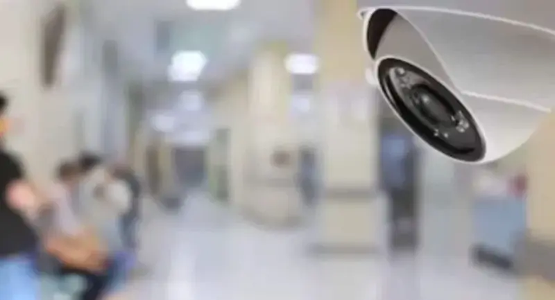 कपड़े ट्राई करने गई महिला, ट्रायल रूम में छिपा था खौफनाक सच. कैमरे ने रिकॉर्ड कर लिया सब कुछ!