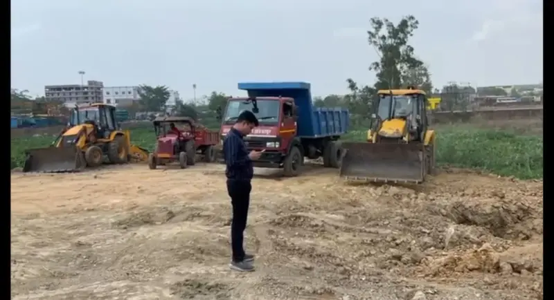 Ambikapur में जमीन माफियाओं के हौसले बुलंद, सरकारी कर्मचारी को खुलेआम मारने की दी धमकी, FIR दर्ज