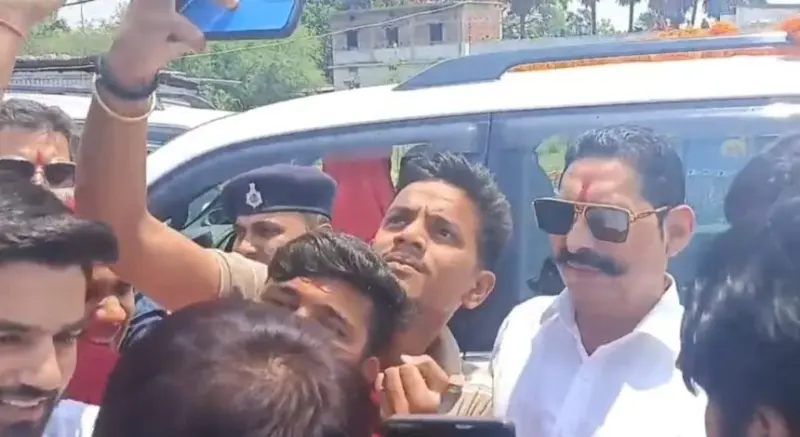 मोकामा के बाहुबली विधायक अनंत सिंह का मशरक में हुआ भव्य स्वागत