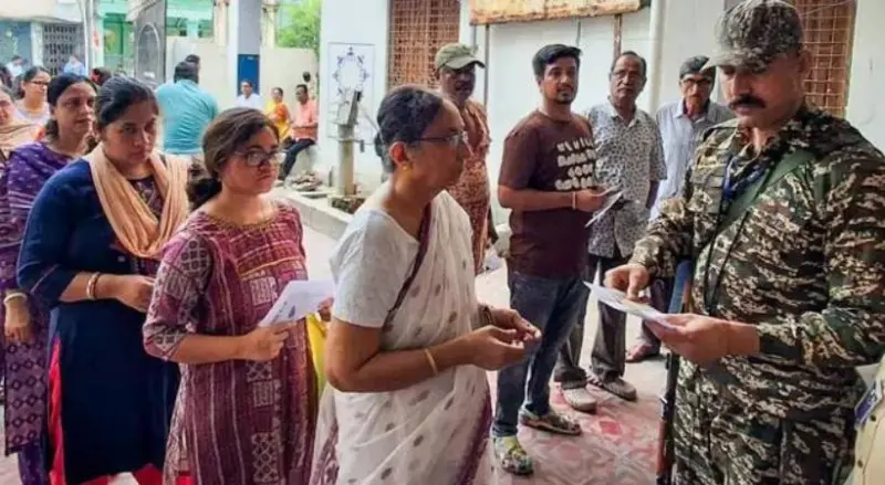 വ്യാപക ക്രമക്കേടെന്ന പരാതി; പശ്ചിമ ബംഗാളില്‍ രണ്ട് മണ്ഡലങ്ങളിലായി 15 ബൂത്തുകളില്‍ ഇന്ന് റീപോളിംഗ്
