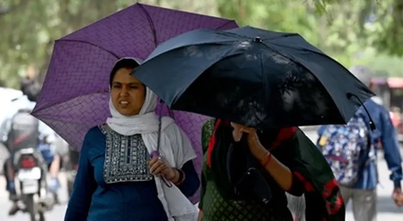 വോട്ടറന്മാരേ ശ്രദ്ധിക്കുക! പോളിംഗ് ബൂത്തിലേക്ക് പോകുമ്പോള്‍ കുടയും വെള്ളവും കരുതാം; 8 ജില്ലകളില്‍ കനത്ത ചൂടിന് സാധ്യത