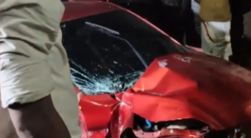 യുഡിഎഫ് കൊട്ടിക്കലാശം കഴിഞ്ഞ് മടങ്ങിയ കാറിടിച്ച്‌ രണ്ട് പെണ്‍കുട്ടികള്‍ക്ക് പരുക്കേറ്റ സംഭവം; വാഹനം ഓടിച്ചയാള്‍ക്കെതിരെ കേസ്