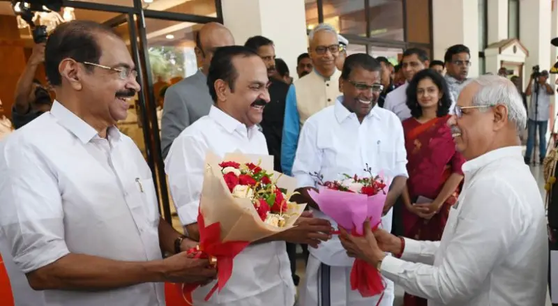 'വന്ദേ മാതരം മുഴുവനായും ആലപിക്കണമെന്നതാണ് പ്രോട്ടോക്കോള്‍ അതുണ്ടായില്ല'; അതൃപ്തി പരസ്യമാക്കി ഗവര്‍ണര്‍