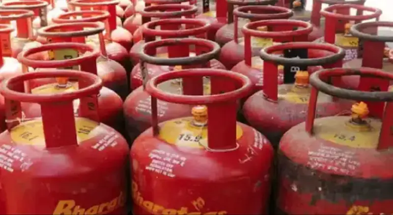 കരിഞ്ചന്തയും പൂഴ്ത്തിവെപ്പും! പിടിച്ചെടുത്തത് അരലക്ഷത്തിലേറെ എല്‍.പി.ജി സിലിൻഡറുകള്‍