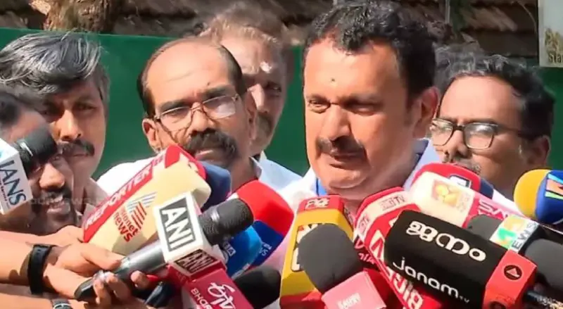 '100 ല്‍ ഉറച്ച്‌ നില്‍ക്കുന്നു, ജനം മാറ്റം ആഗ്രഹിക്കുന്നതിന്റെ തെളിവാണ് നീണ്ട ക്യൂ'; കെ മുരളീധരൻ