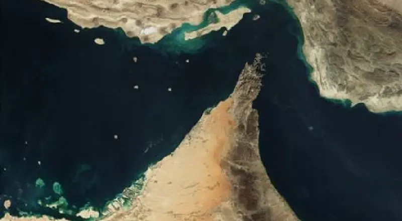 പ്രതിസന്ധികള്‍ക്കിടെ ഹോര്‍മുസ് കടക്കാൻ മൂന്ന് കപ്പലുകള്‍ കൂടി! ഒമാൻ തീരത്തുകൂടി പുതിയ യാത്രാപഥം