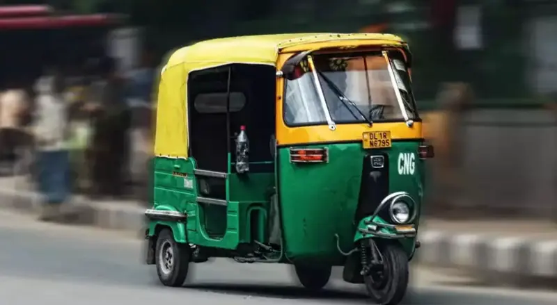 ഇന്ധനമില്ലാതെ വലഞ്ഞ് ഓട്ടോ തൊഴിലാളികള്‍; പകുതിയോളം പമ്പുകളും അടച്ചു, പ്രതിസന്ധി രൂക്ഷം