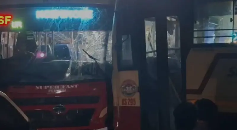 കുന്നംകുളത്ത് കെഎസ്ആര്ടിസി ബസുകള് കൂട്ടിയിടിച്ചു; പത്തുപേര്ക്ക് പരുക്ക്