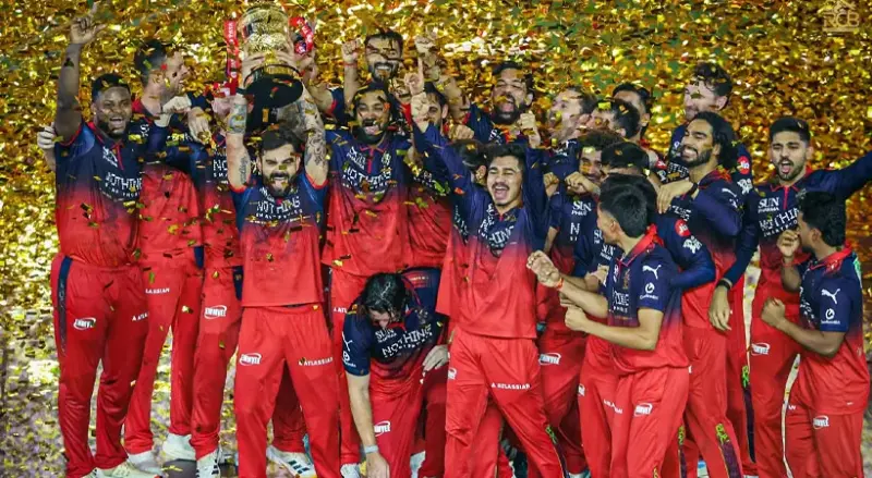 ചരിത്ര നേട്ടത്തിലും മൗനം! കിരീടം തൊട്ടു, പക്ഷെ ആര്സിബി ആരാധകര്ക്ക് ആഘോഷിക്കാൻ അനുമതിയില്ല