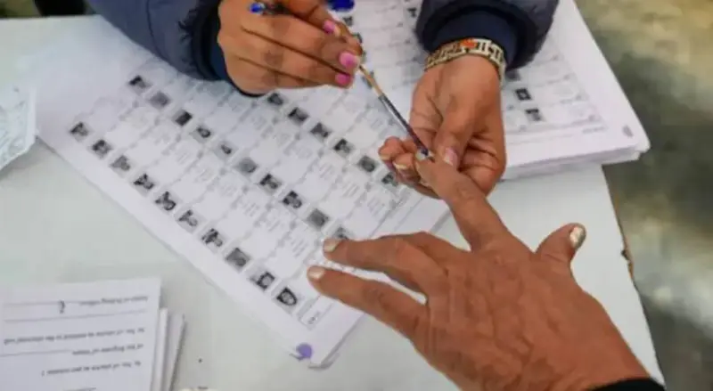 തൃശൂരില്‍ വോട്ട് ചെയ്ത് പുറത്തിറങ്ങിയ ആള്‍ കുഴഞ്ഞുവീണു മരിച്ചു