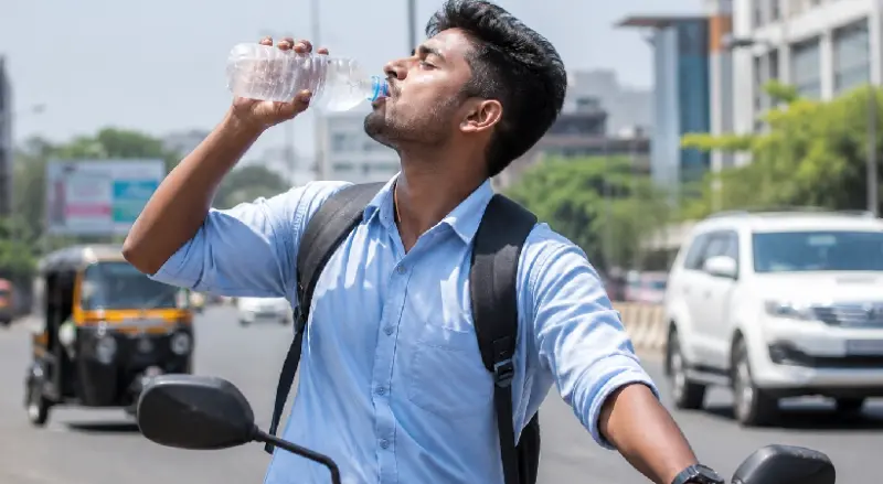 ചൂട് കാരണം അഞ്ച് ലിറ്റര് വെള്ളം കുടിച്ചു, അവസാനം അത്യാഹിത വിഭാഗത്തില്; കാരണമറിയേണ്ടേ.