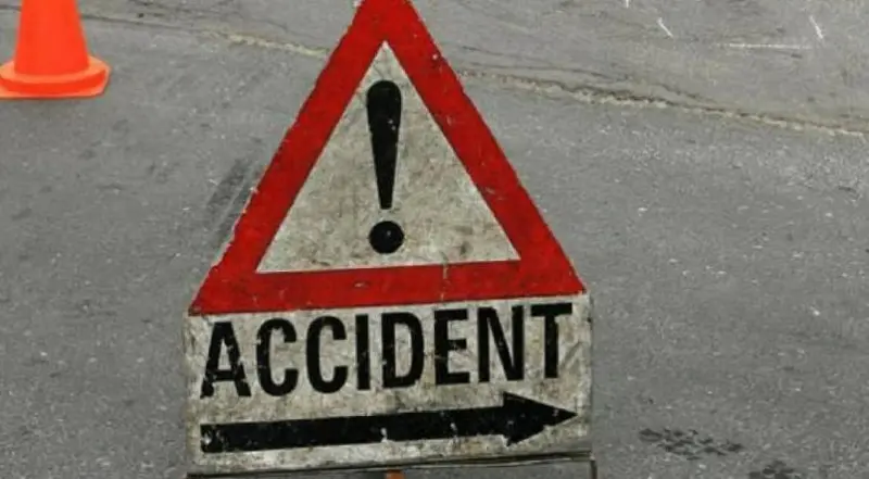 One seriously injured in road mishap at Demow Chariali
