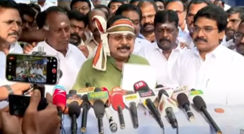 தேனி, திருச்சி அமமுக வேட்பாளர்களை அறிவித்தார் டிடிவி தினகரன்