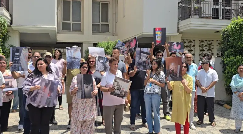 Gurugram News: पॉश सोसाइटी में 'फायर सिस्टम फेल'; जलता रहा लग्जरी फ्लैट, बिल्डर की बड़ी लापरवाही उजागर