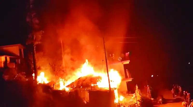 टपरोली में लपटों से लाखों का नुकसान - Divya Himachal