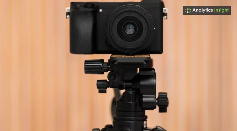 Best Gimbals for Mirrorless & DSLR Cameras in 2025