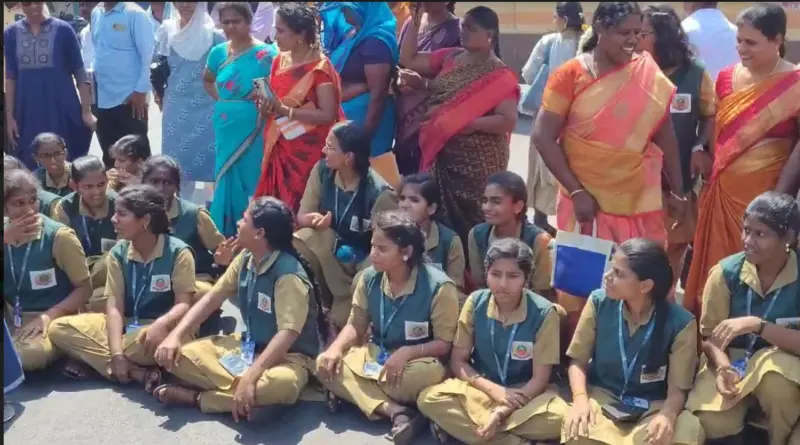திருமண மண்டபத்தில் இயங்கும் வேளாண் கல்லூரி: மாணவர்கள் சாலை மறியல்!