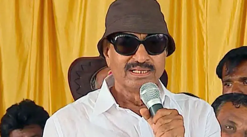 ಕನ್ನಡಿಗರ ಸಮಸ್ಯೆಗಳ ಪರಿಹಾರಕ್ಕೆ ವಾಟಾಳ್ ವಿನೂತನ ಪ್ರತಿಭಟನೆ