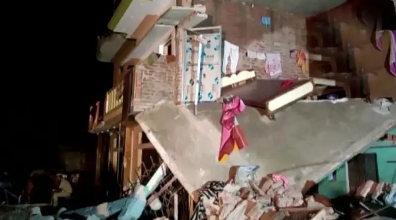 ಸಿಲಿಂಡರ್ ಸ್ಫೋಟಿಸಿ ಕುಸಿದ ಎರಂಡತಸ್ತಿನ ಮನೆ, 8 ಮಂದಿ ಸಾವು..!