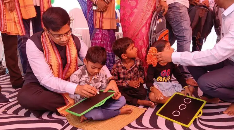 ଜିଲ୍ଲାସ୍ତରୀୟ ପ୍ରବେଶ ଉତ୍ସବ ଓ ଖଡ଼ିଛୁଆଁ କାର୍ଯ୍ୟକ୍ରମ