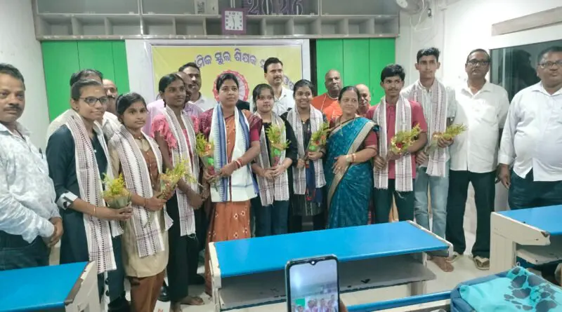 ସ୍କୁଲ ଶିକ୍ଷକ ସଂଘ ତରଫରୁ ସମ୍ବର୍ଦ୍ଧନା ଉତ୍ସବ
