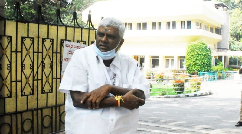 ಸಿಎಂ ಮನೆ ಮುಂದೆ ಎಚ್.ಡಿ.ರೇವಣ್ಣ ಏಕಾಂಗಿ ಧರಣಿ