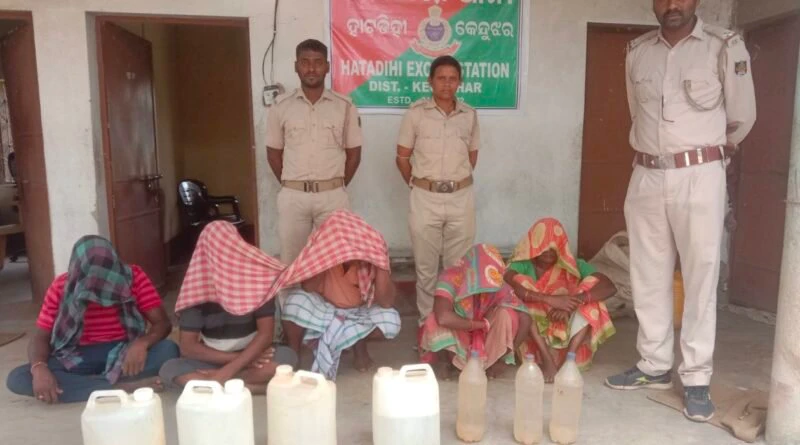 ଦେଶୀମଦ ଓ ମହୁଲ ପୋଚ ଜବତ,  ୫ଜଣ ଗିରଫ