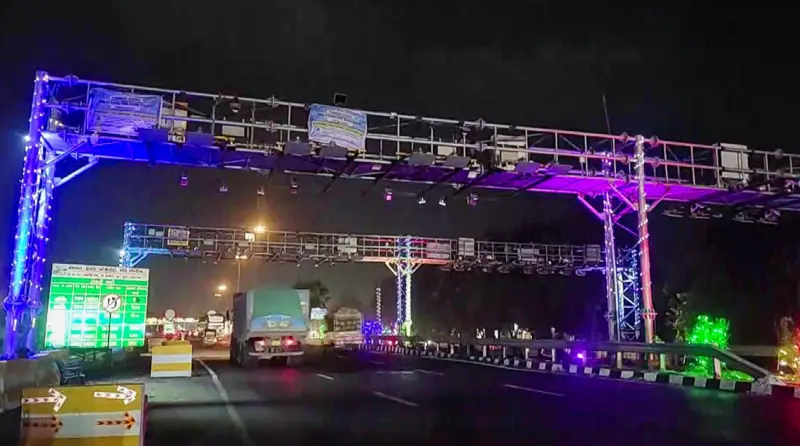 1st barrier-less toll plaza unveiled in Gujarat