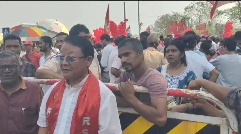 আলিপুরদুয়ারে বামফ্রন্টের মিছিল, ৫ প্রার্থীর মনোনয়ন জমা।