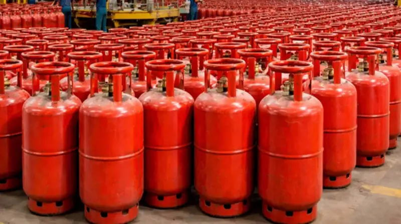 LPG Subsidy Alert: 10 लाख से ज्यादा कमाई वालों को झटका, अब रुक जाएगी रसोई  गैस सब्सिडी; सरकार का सख्त एक्शन शुरू | Dailyhunt