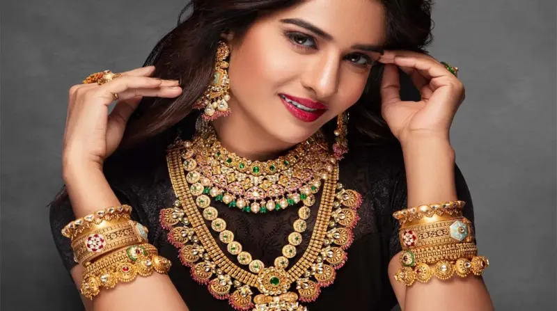 Gold Price Today: रिकॉर्ड तोड़ महंगा हुआ सोना, 24 कैरेट के दाम सुनकर उड़ जाएंगे होश