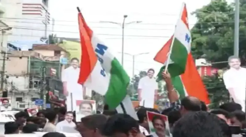 केरलम में 'हाथ' का कमाल! 10 साल बाद कांग्रेस की सत्ता में वापसी, थरूर या वेणुगोपाल? कौन बैठेगा मुख्यमंत्री की कुर्सी पर