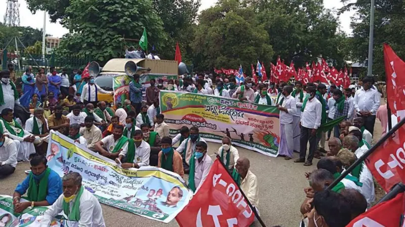 ಎರಡನೇ ದಿನವೂ ರೈತರ ಪ್ರತಿಭಟನೆ: ಮಧ್ಯಾಹ್ನವರೆಗೆ ಸರ್ಕಾರಕ್ಕೆ ಡೆಡ್‍ಲೈನ್..!