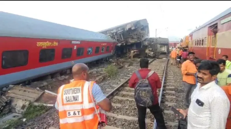 கவரைப்பேட்டை ரயில் விபத்து: ரயில்வே உயர்மட்ட குழு நேரில் ஆய்வு