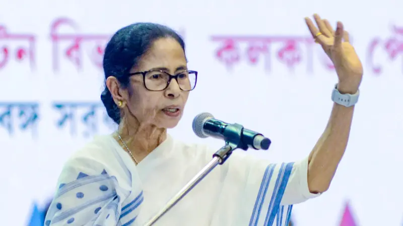 ഭബാനിപൂരില് മമത വിജയത്തിലേക്ക്; വോട്ടെണ്ണല് കേന്ദ്രത്തില് നാടകീയ രംഗങ്ങള്, സംഘര്ഷാവസ്ഥ