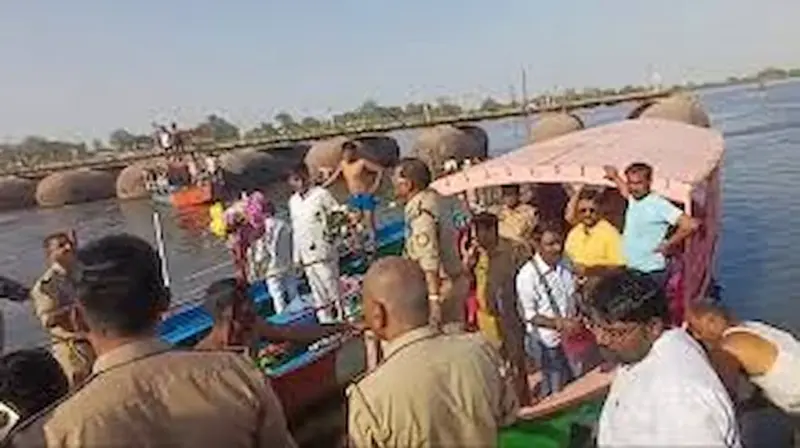 యూపీలో ఘోర పడవ ప్రమాదం.. 10 మంది మృతి