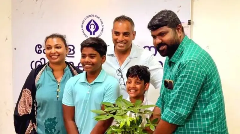ഓര്‍മ്മകളുടെ അമ്മക്കൂട്ടിലേക്ക്  കുടുംബത്തിനൊപ്പം കോളിനെത്തി