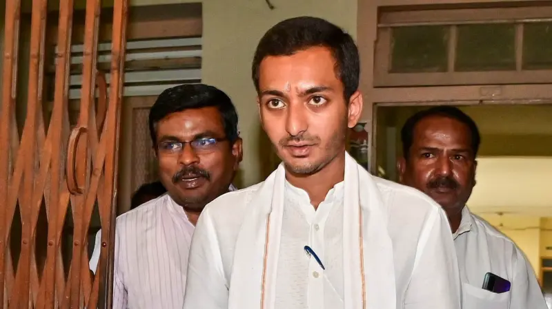 It's 'nepo kid' vs 'hamali's son' in Davangere South