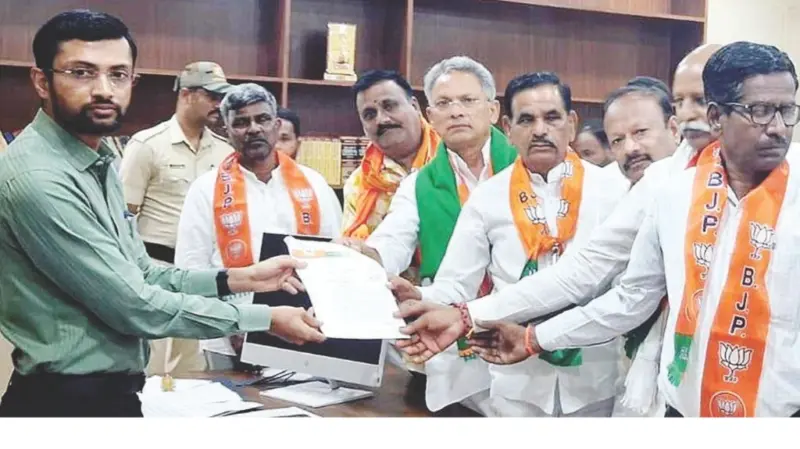 ಬೀದಿಬದಿ ವ್ಯಾಪಾರಿಗಳನ್ನು ಸ್ಥಳಾಂತರಿಸಿ