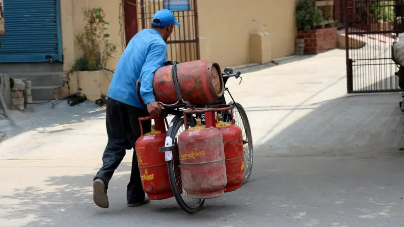 Bengaluru: Legal Metrology Department books cases over domestic LPG used for business