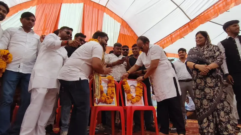 ಮಧ್ಯಪ್ರದೇಶ: ಚಂಬಲ್‌ನ ಮಾಜಿ ದರೋಡೆಕೋರನ ಭಾವಚಿತ್ರಕ್ಕೆ ಹಾರ ಹಾಕಿದ ಬಿಜೆಪಿ ಶಾಸಕ!