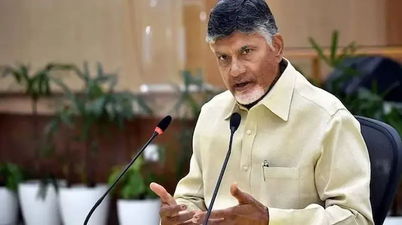 అధికారులకు క్లాస్ పీకిన సీఎం చంద్రబాబు