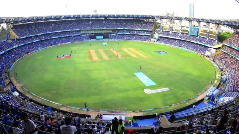 RCB ने जिस पिच पर बनाए 240, उसी पिच पर SRH से भिड़ेगी MI, आज फिर बरसेंगे रन?