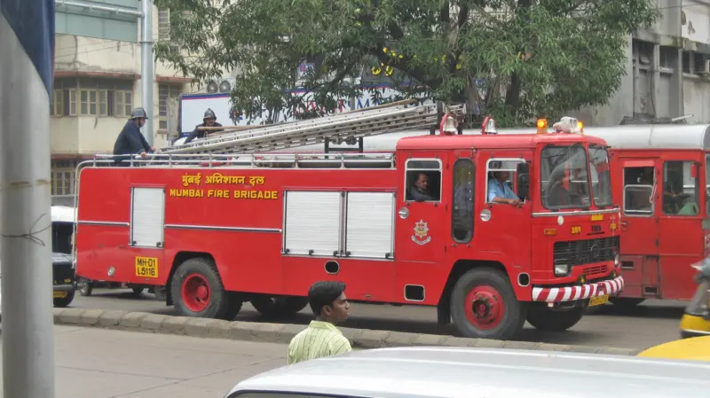 फायर ब्रिगेडच्या ताफ्यात 104 मीटरची 'टर्न टेबल लॅडर'